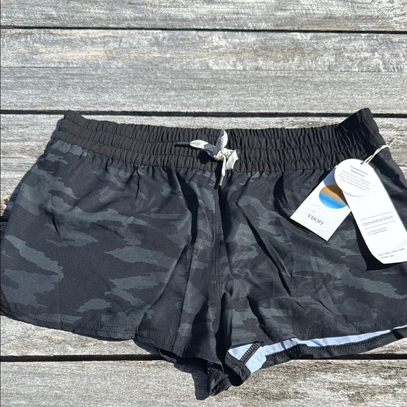Vuori Pants - VUORI Clementine Short Women's Performance Shorts NWT Black Camo‎ large